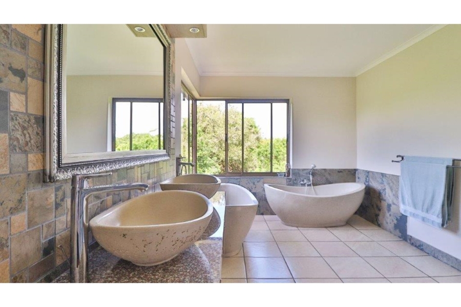 6 Bedroom Property for Sale in Lovemore Park Eastern Cape